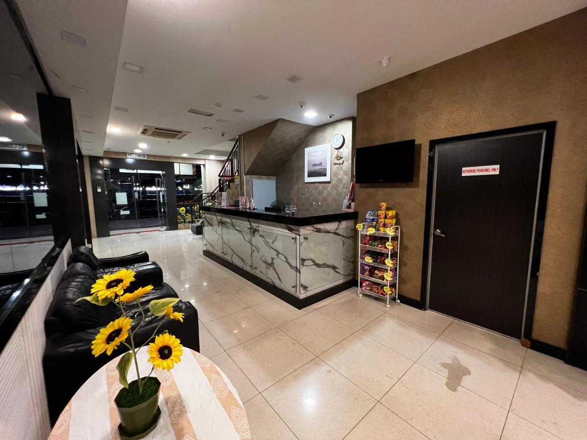 Signature Hotel Kuantan Bagian luar foto